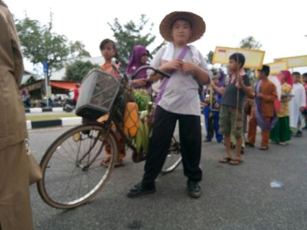 Ribuan Warga Siak Ikuti Pawai Karnaval HUT RI ke-72